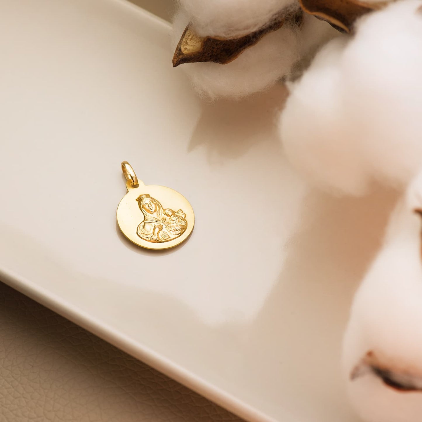 18K MEDALLA ORO AMARILLO VIRGEN DEL CARMEN LISA 18 MM