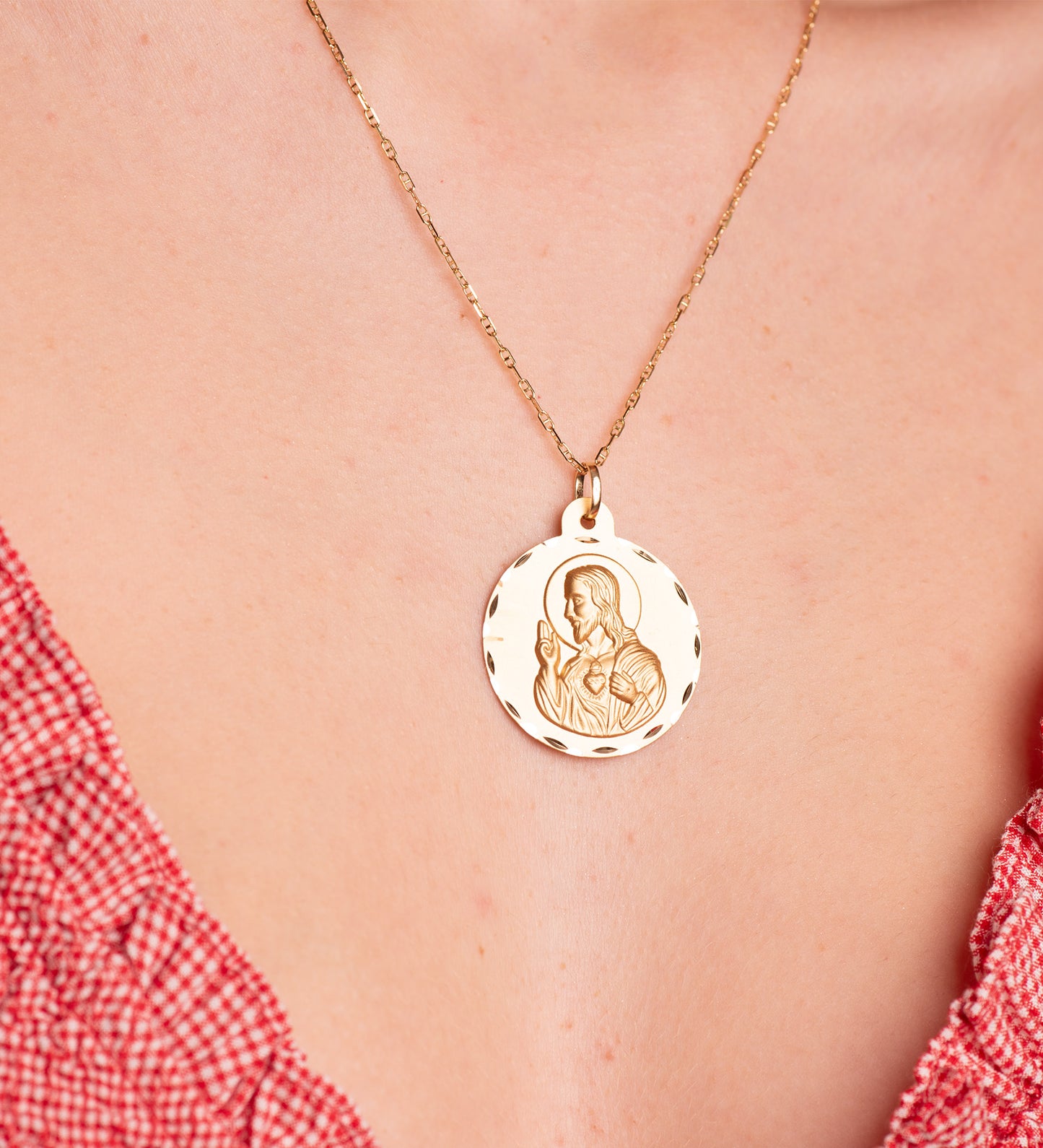 18K ESCAPULARIO ORO AMARILLO TALLADO VIRGEN DEL CARMEN CORAZON DE JESUS 30 MM