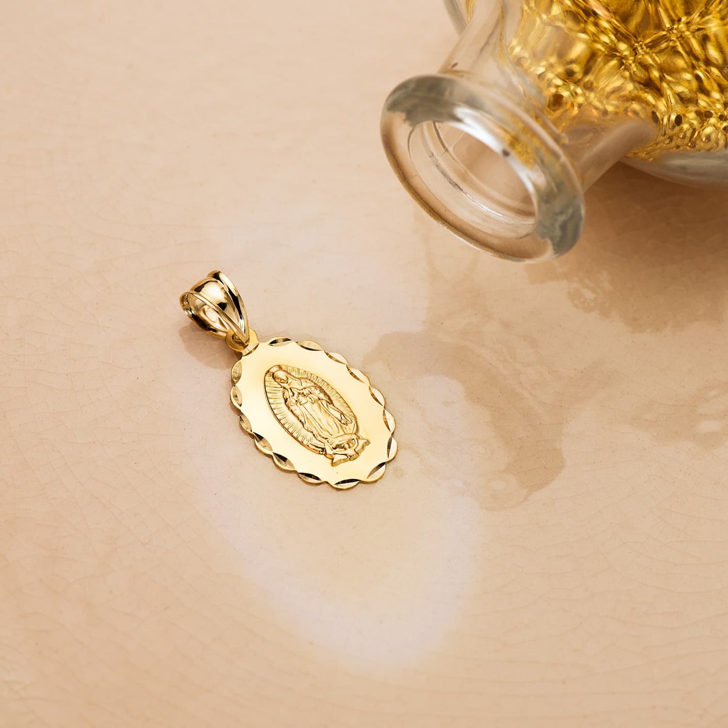 18K MEDALLA ORO AMARILLO VIRGEN DE GUADALUPE TALLA CLASICA OVAL 21X15 MM