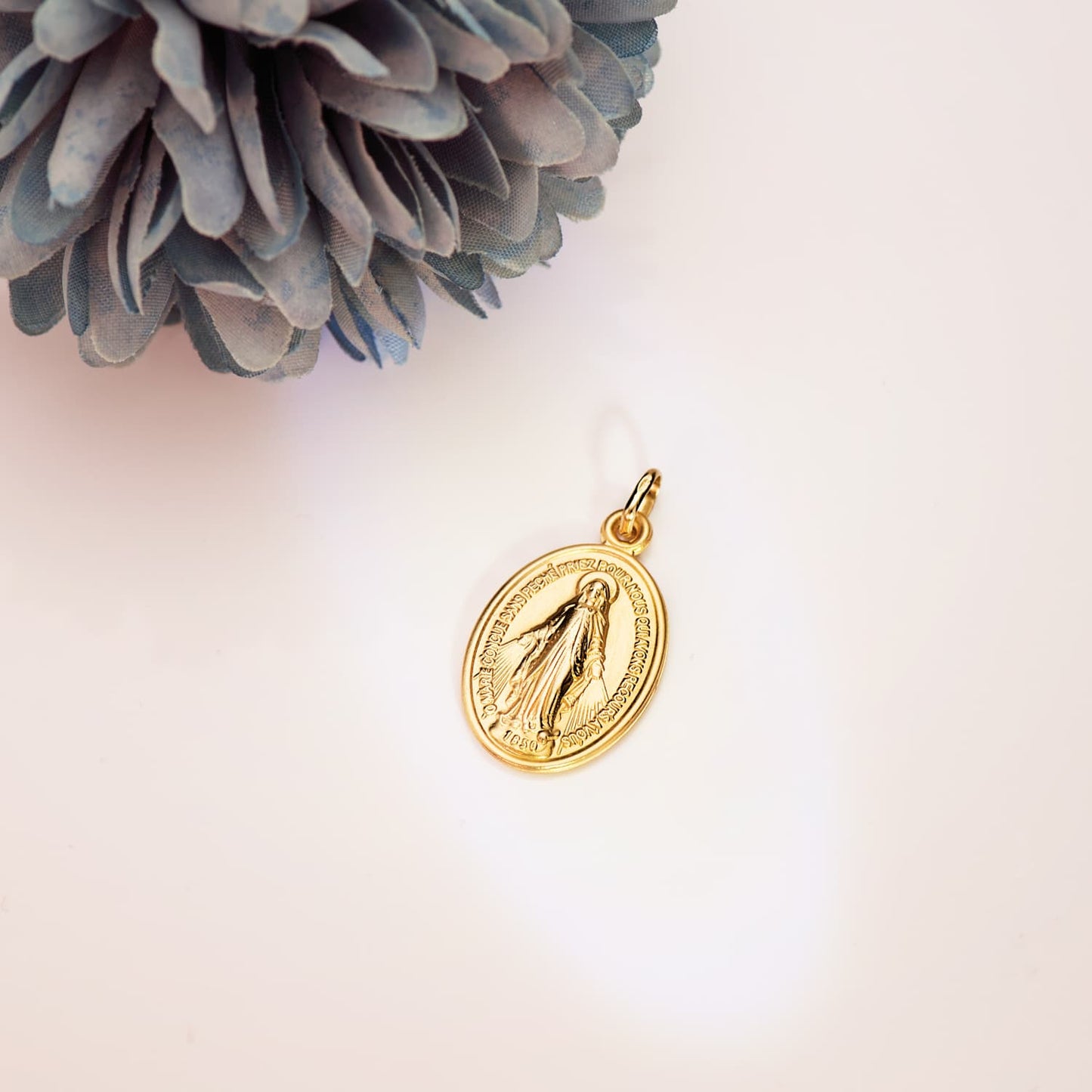 Medalla Virgen Milagrosa Oval 29 x 18 mm de oro amarillo 18K