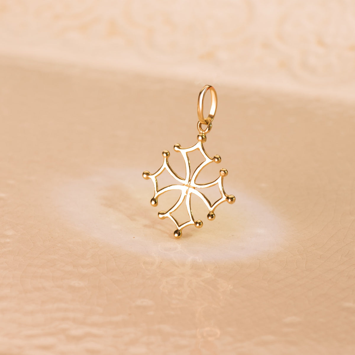Colgante Cruz de Occitania . 23 x 21 mm de oro amarillo 18K