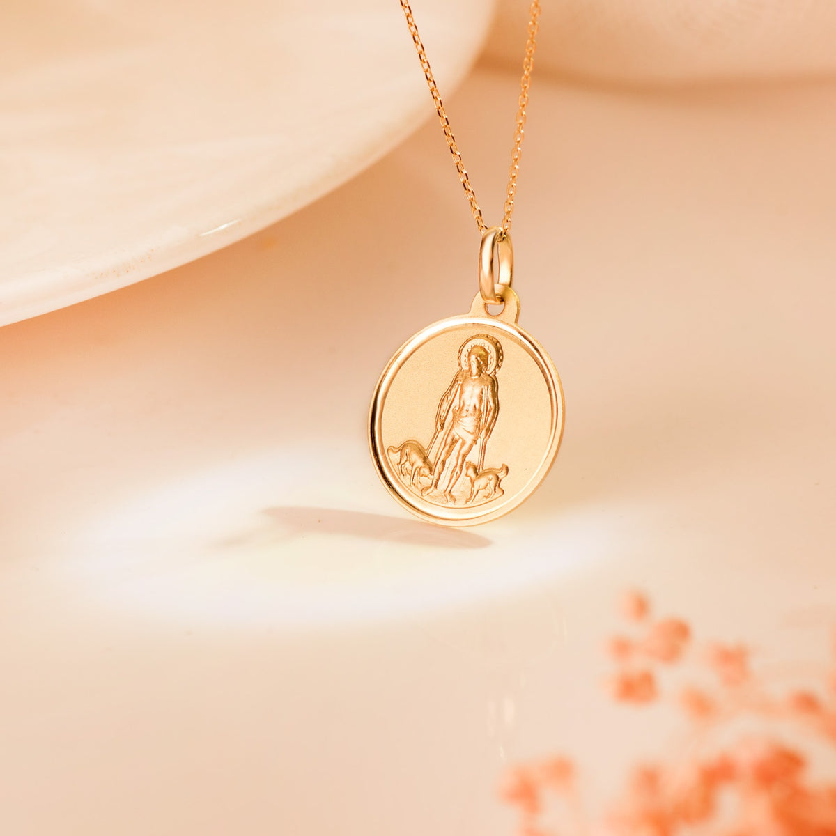 Medalla San Lazaro Bisel Matizada 18 mm de oro amarillo 18K