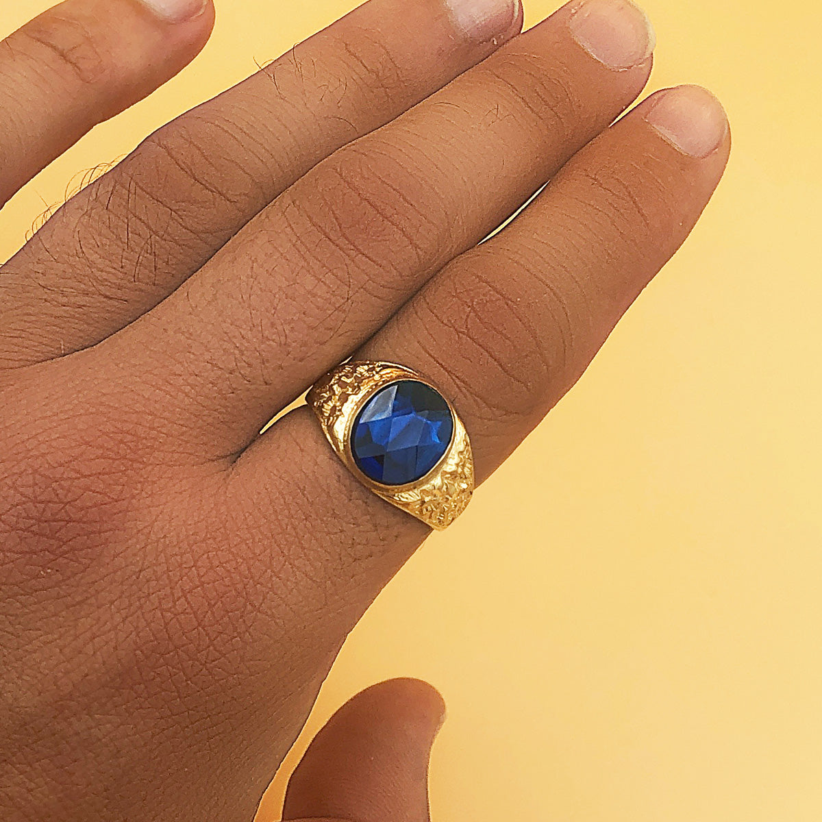 Sello Caballero Tallado Macizo Piedra Spinel Zafiro Azul Oval 12 x 10 mm de oro amarillo 18K