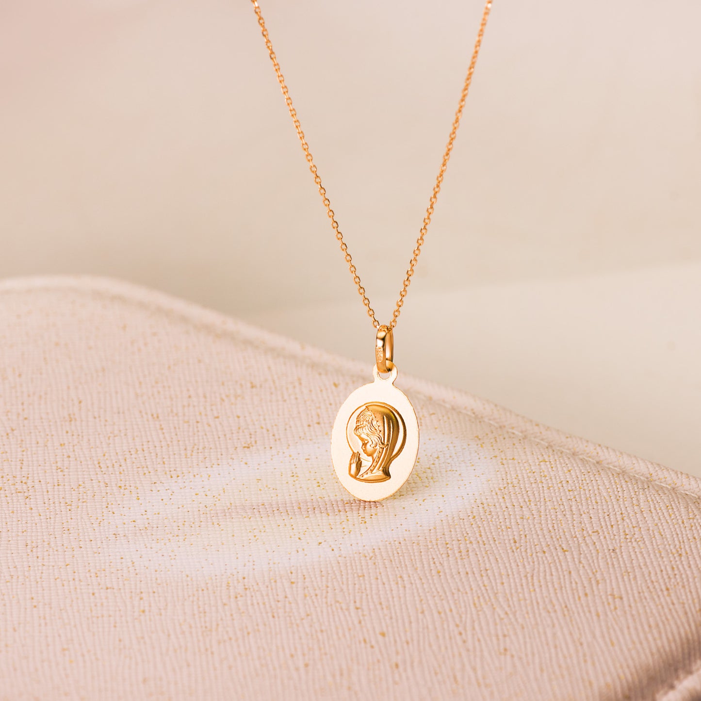 18K MEDALLA ORO AMARILLO VIRGEN NIÑA OVAL MATIZADA 19 X 12 MM