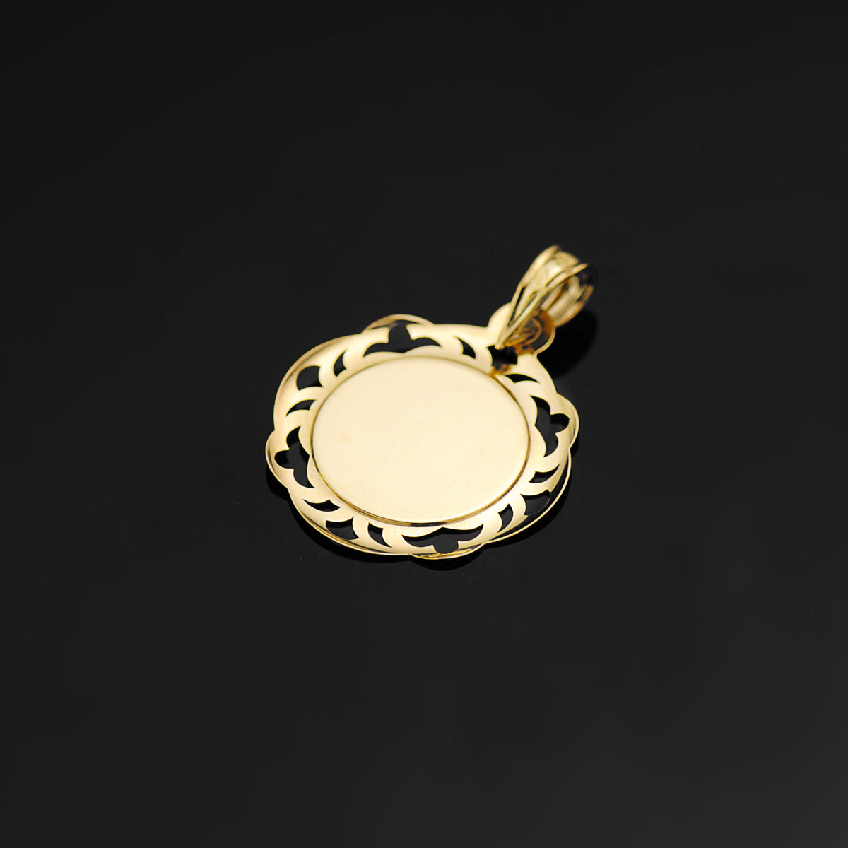 Medalla Virgen Niña Esmalte Blanco y Cerco Calado en Brillo 20 x 18 mm de oro amarillo 18K