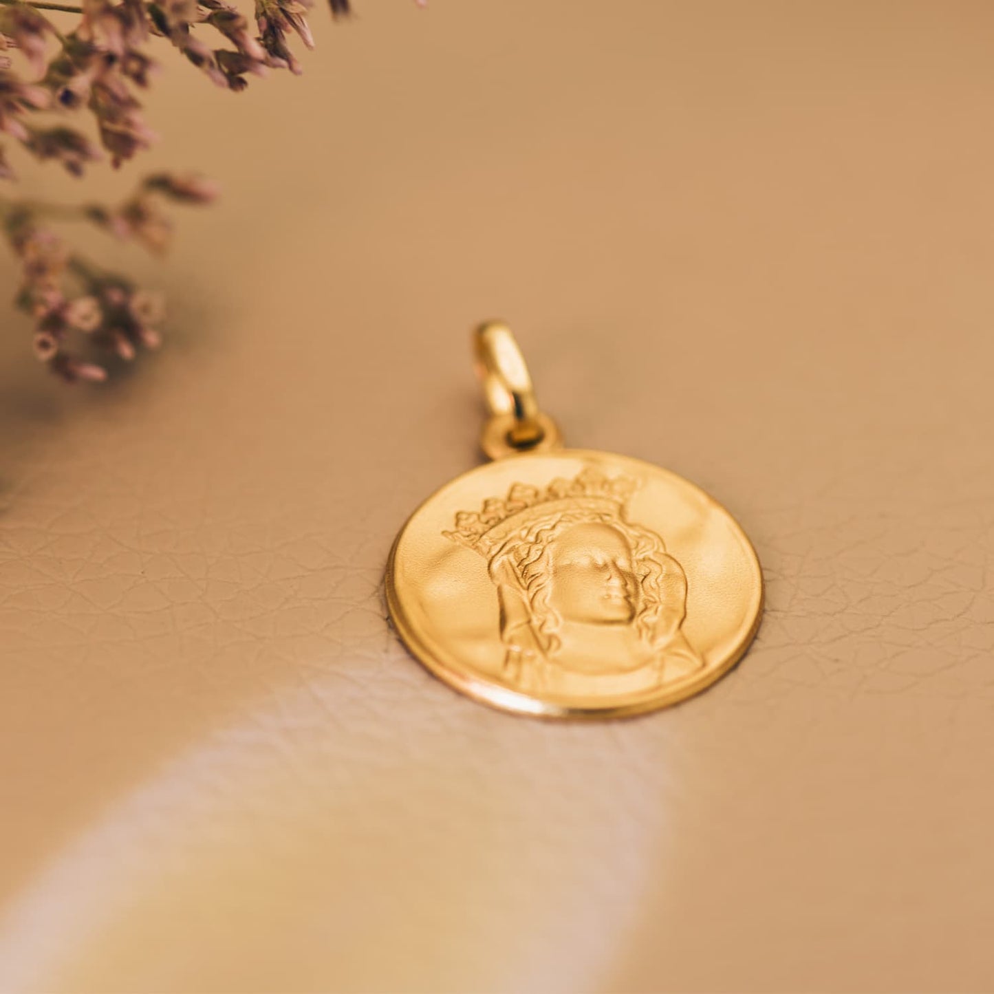 18K MEDALLA ORO AMARILLO NOTRE DAME DE PARIS 18 MM