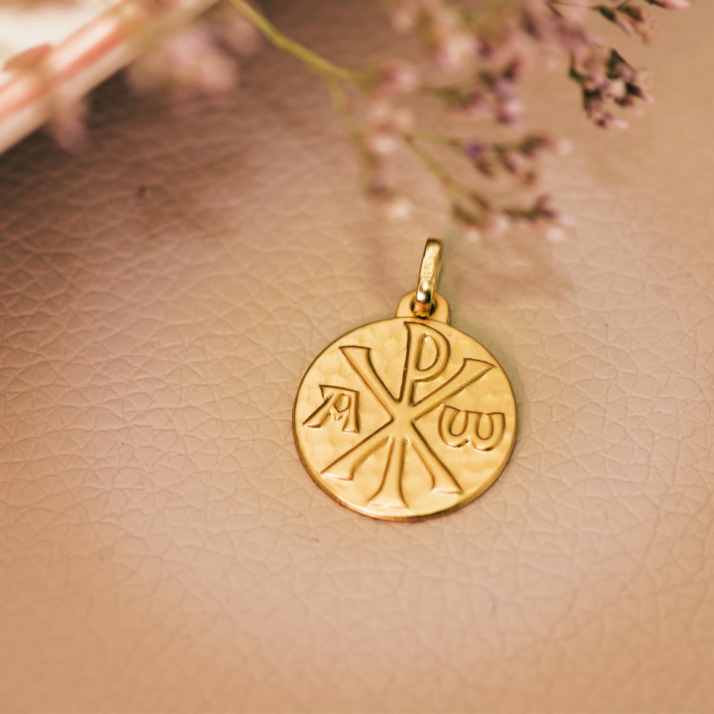 Medalla Cruz de Crismon Martele 18 mm de oro amarillo 18K