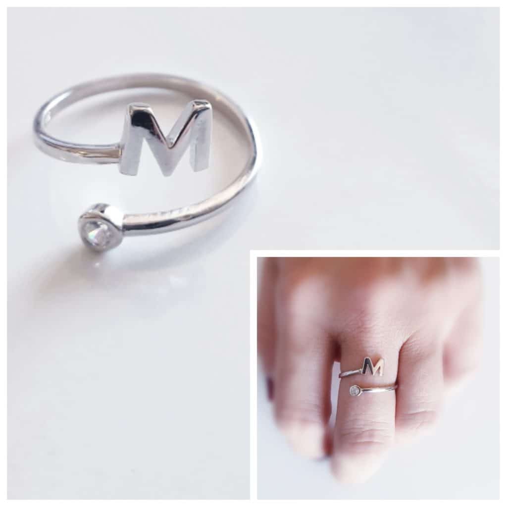 Anillo inicial m de plata de ley