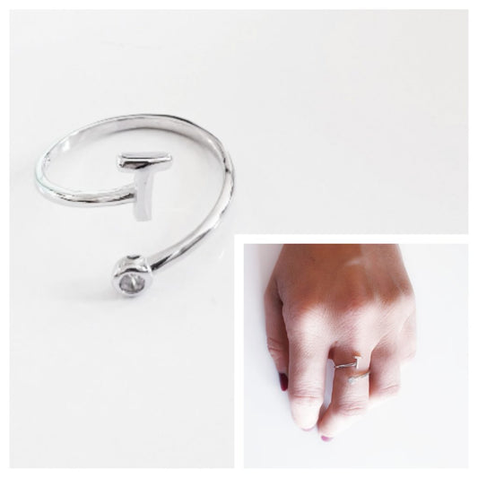 Anillo inicial t de plata de ley