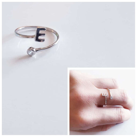 Anillo inicial e de plata de ley