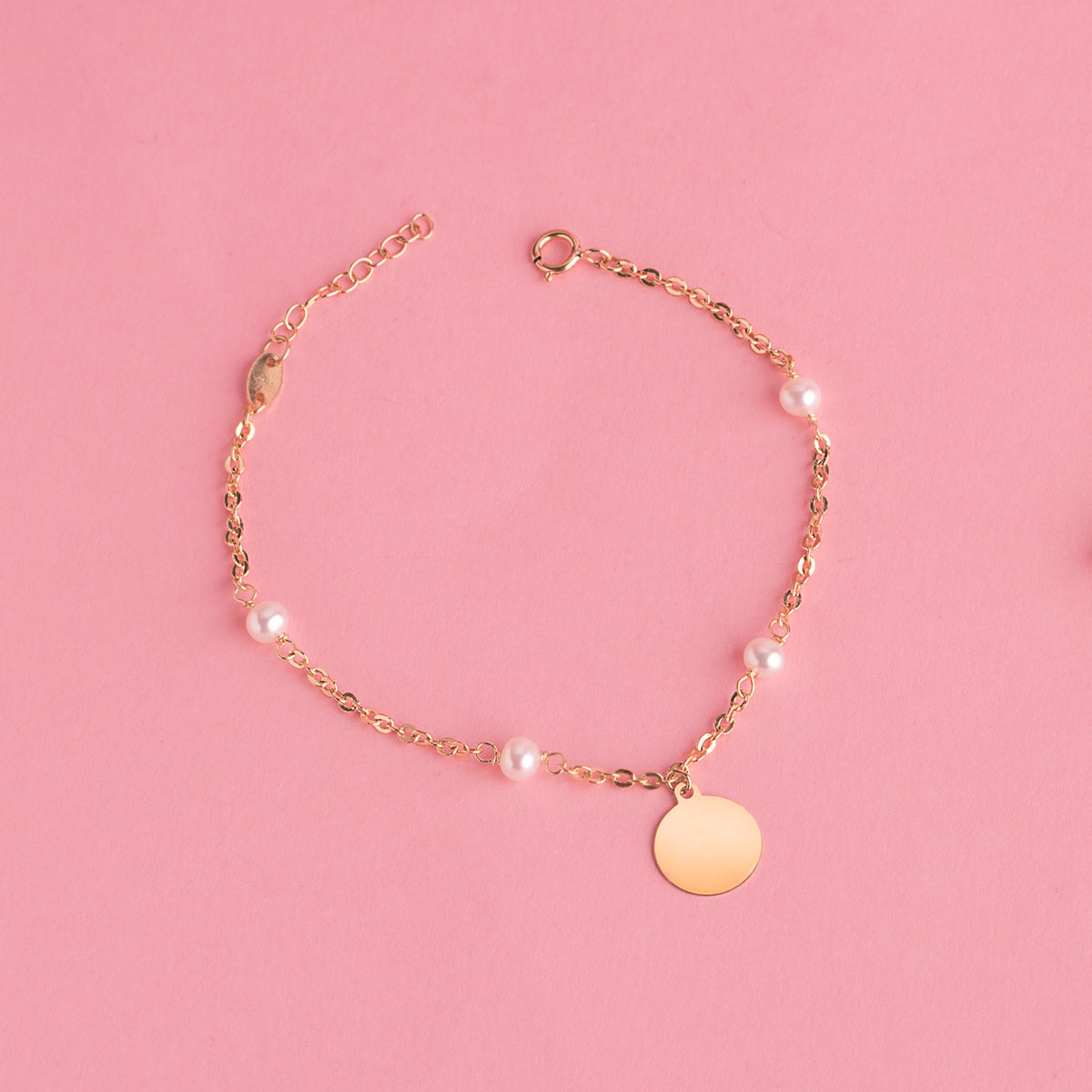 Pulsera con Perlas 3,5 mm y Placa Chapa Redonda 10 mm. Largo: 15 2 cm de oro amarillo 18K