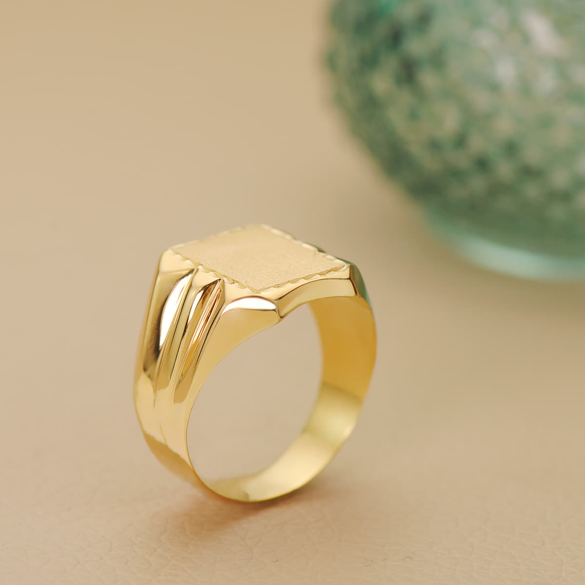 Sello Hueco Caballero Rectangular Tallado. Zona Grabado: 12 x 10 mm de oro amarillo 18K