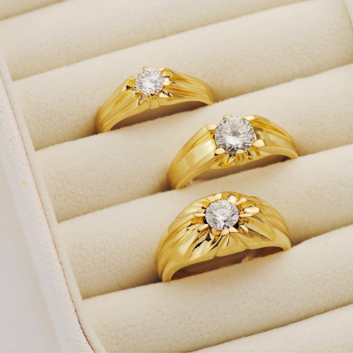 Solitario Ancho 11 mm Circonita 6 mm Interior Forrado de oro amarillo 18K